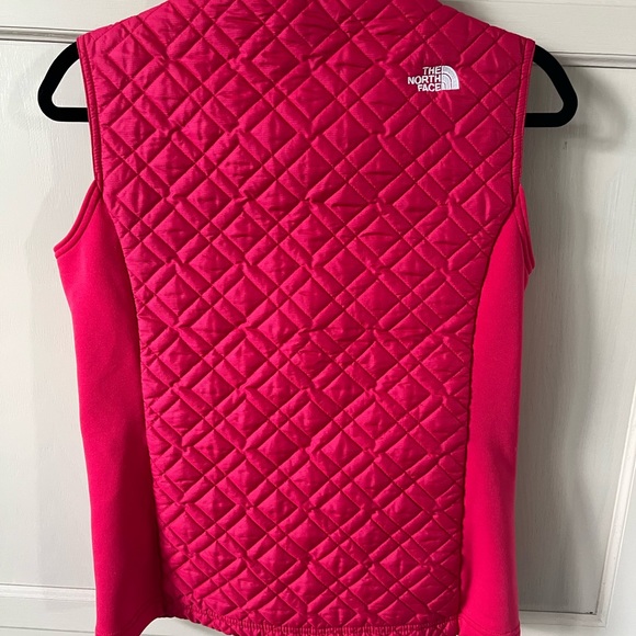 009 The North Face Quilted Vest - Picture 4 of 7